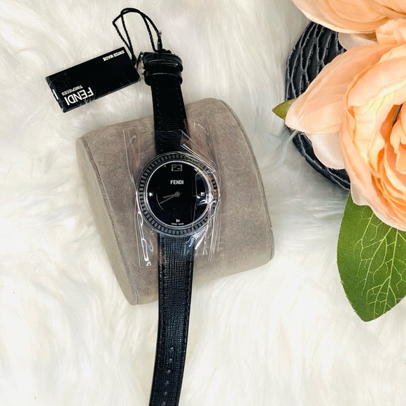 Authentic FENDI women’s Watch - Picture 2 of 7